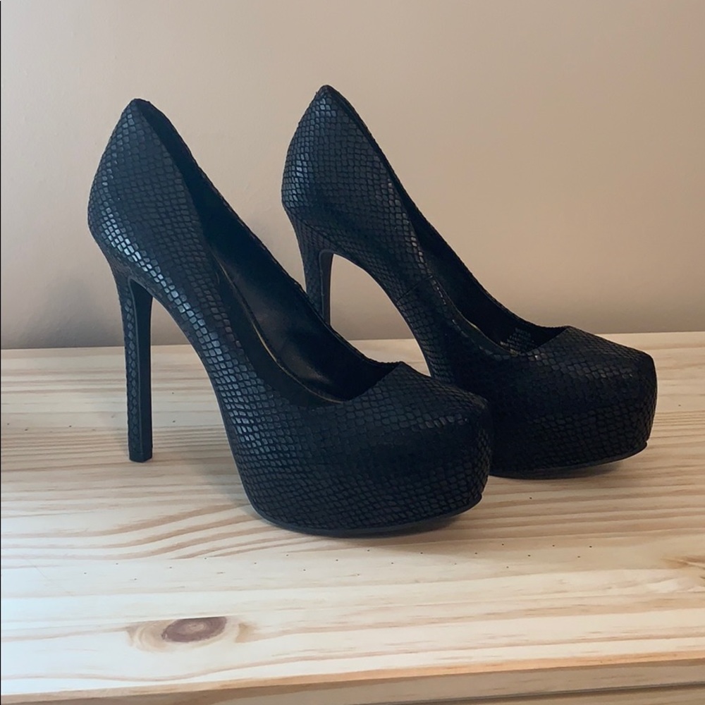 Jessica Simpson Black Snakeskin High Heels